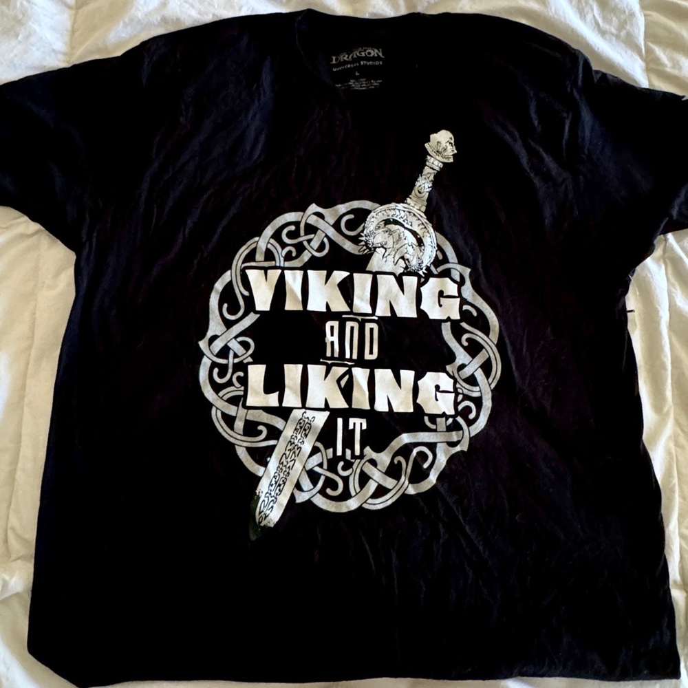 Dreamworks Universal Studios Black How to Train Your Dragon T-Shirt